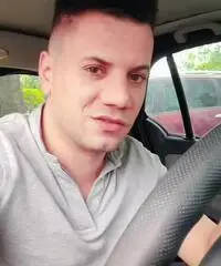 Cercò lavoro come autista Cercò lavoro come autista