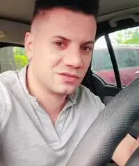 Cercò lavoro come autista Cercò lavoro come autista