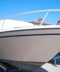 Cabinato glastron 214 aventura mcm 3.0l Cabinato glastron 214 aventura mcm 3.0l