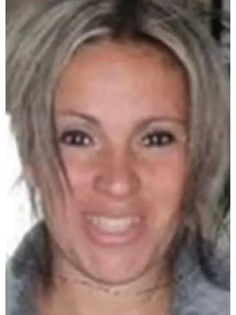 Impiegata (conoscenza lingua ARABA) Impiegata (conoscenza lingua ARABA)