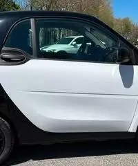 Smart Fortwo 1.0 Superpassion 71cv twinamic 2019 Smart Fortwo 1.0 Superpassion 71cv twinamic 2019