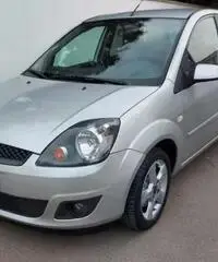 Ford Fiesta 1.4 TDCi 5p. Titanium Ford Fiesta 1.4 TDCi 5p. Titanium