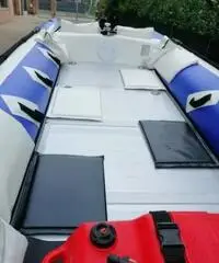 Gommone mt 4,50 con carrello Gommone mt 4,50 con carrello