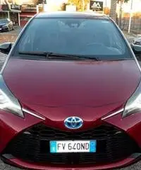 Toyota yaris 1.5 trend red edition hybrid Toyota yaris 1.5 trend red edition hybrid