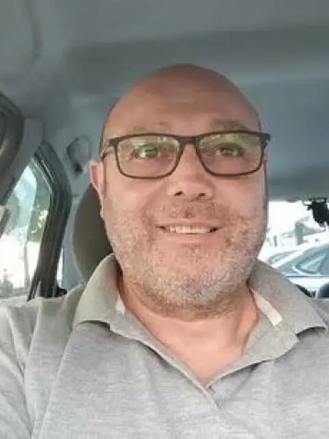 Uomo italiano 50 anni tuttofare e automunito Uomo italiano 50 anni tuttofare e automunito