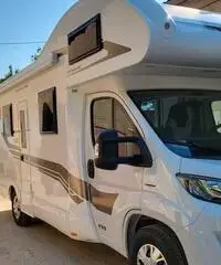 Camper mansardato 7 posti viaggio letto Camper mansardato 7 posti viaggio letto