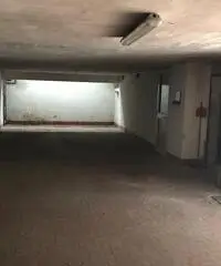 Ampio posto auto per macchine di dimensioni medio/grandi